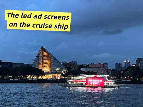 Nieuwste bedrijfsoplossingen over Het LED-scherm trekt de aandacht en geeft commerciële informatie weer.