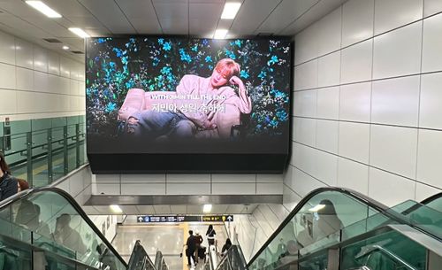 Nieuwste bedrijfsoplossingen over De beeldschermen in de metro zijn krachtige hulpmiddelen voor het uitvoeren van uitgebreide merk exposure en precieze scène marketing.