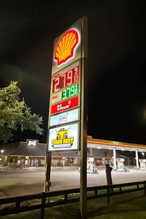 Nieuwste bedrijfsoplossingen over Tankstation LED digitaal bewegwijzering