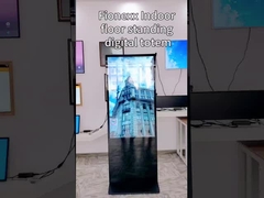 totem met LCD-display op de vloer binnen